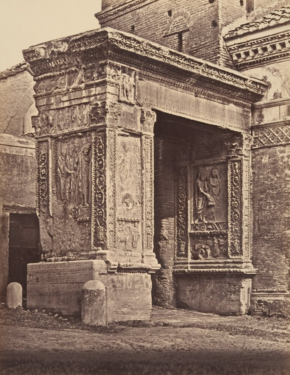 Oblouk argentari, zasazený proti kostelu San Giorgio al Velabro, 1848-52. od Eugène Constant