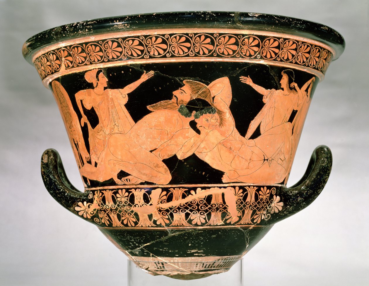 Podkrovní červenofigurový kalich-krater zobrazující Herakla zápasícího s Antaeem, z Cervetri, Itálie, kolem 510 př. n. l. (keramika) (viz také 92570) od Euphronios