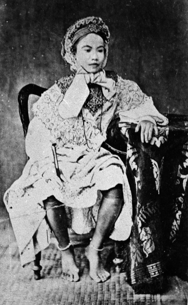 Kambodžská nebo siamská královna v evropských šatech, c.1860 od European Photographer