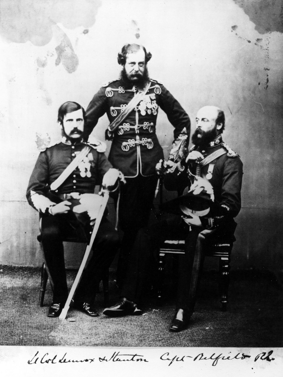 Podplukovníci Lennox a Stanton a kapitán Belfield R.E., kolem roku 1860 od European Photographer