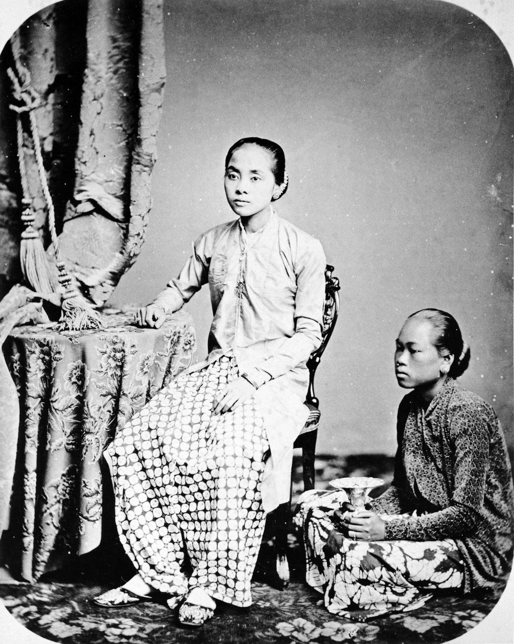 Manželka Rhadena Salehse, Jáva, kolem roku 1872 od European Photographer