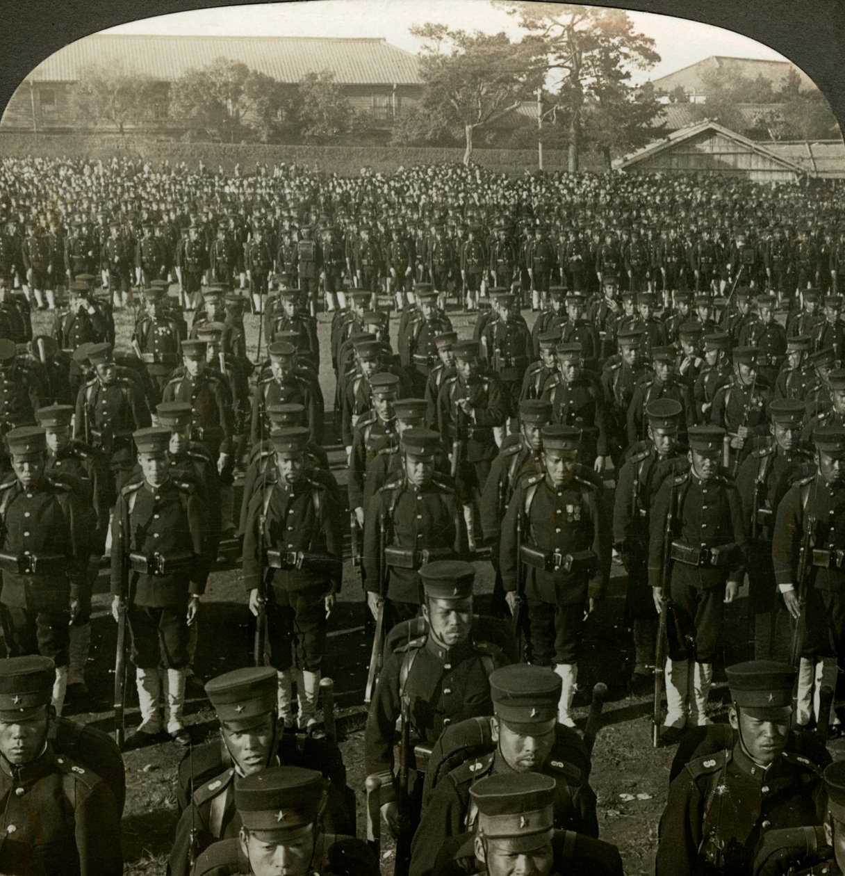 Japonská pěchota na narozeninách císařů, Tokio, Japonsko. od Excelsior Stereoscopic Tours