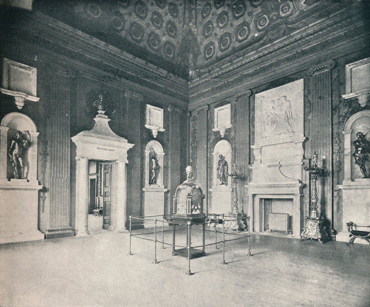 The Cupola or Cube Room v Kensington Palace, c1899, 1901 od Eyre and Spottiswoode