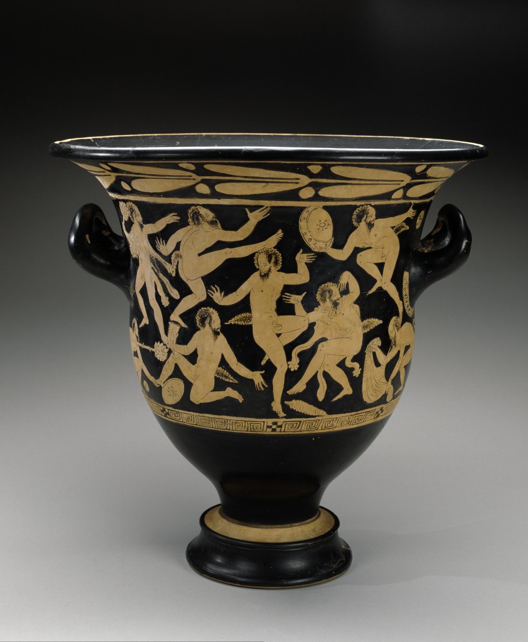 Bell Krater s bílou postavou a tančícími satyry, 400–351 př. n. l. (terakota) od Faliscan