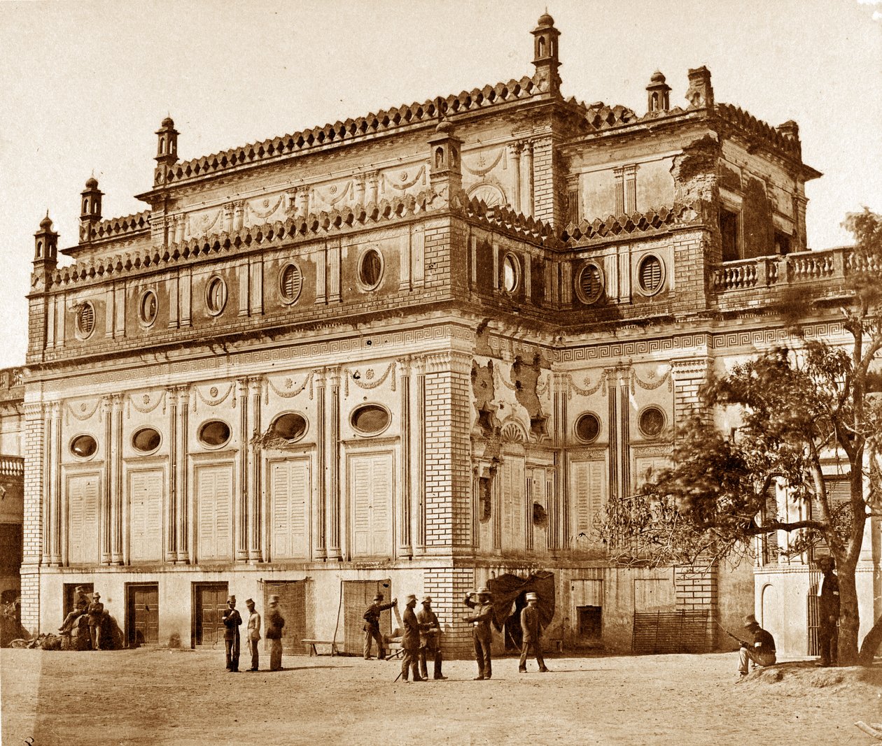 Begum Kotee, Lucknow od Felice Beato