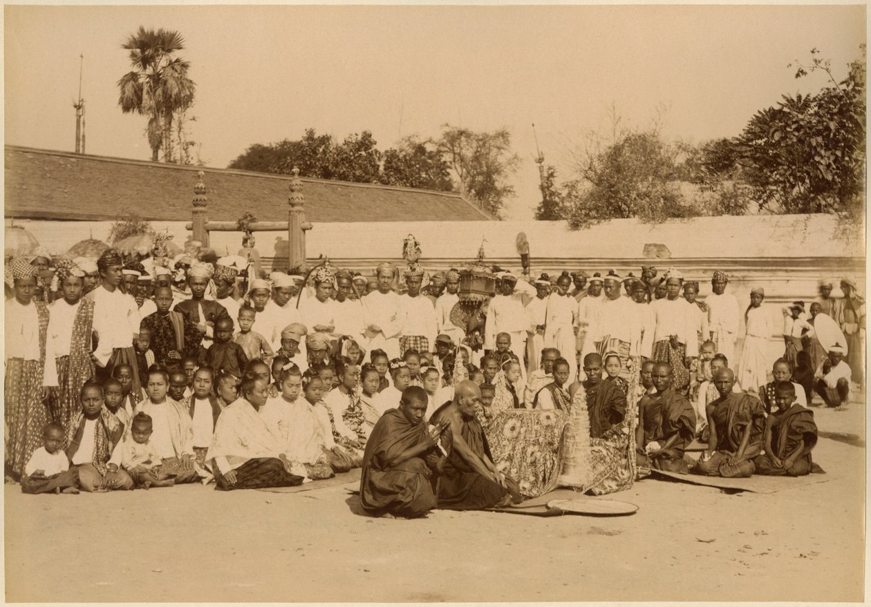Pobožnosti v Arakanské pagodě, Mandalay, Barma, konec 19. století (tisk alba) od Felice Beato