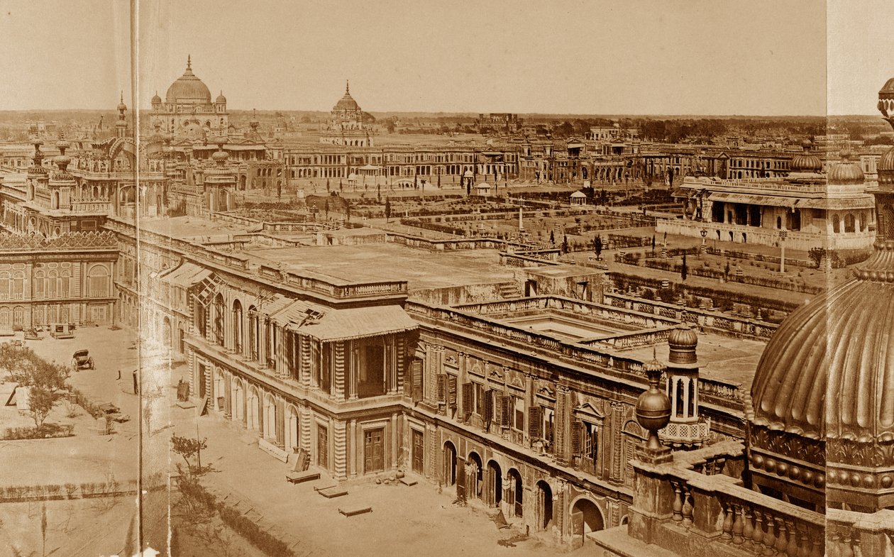 Panoramatický pohled na nádvoří rezidence, Lucknow od Felice Beato