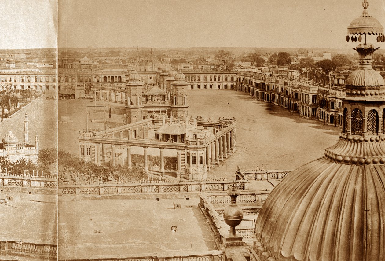 Panoramatický pohled na nádvoří rezidence, Lucknow od Felice Beato
