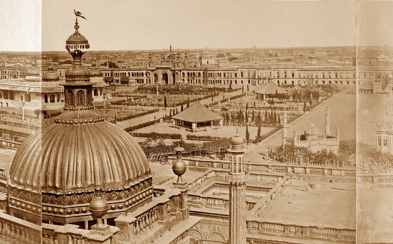 Panoramatický pohled na nádvoří rezidence, Lucknow od Felice Beato