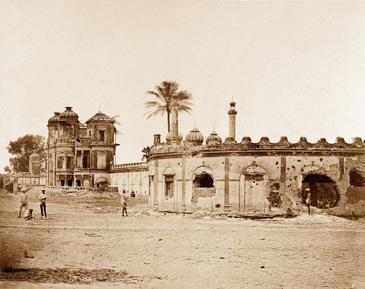 Secundra Bagh s průlomem brány, Lucknow od Felice Beato