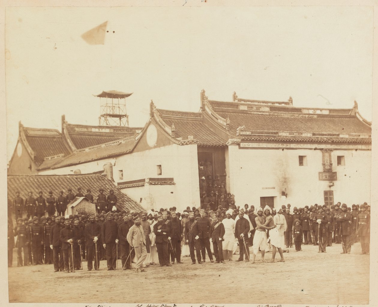 2. Beloochův pluk domorodé pěchoty, Bombaj, mimo dům Ning Po Joss, Čína, 1860 od Felice Beato