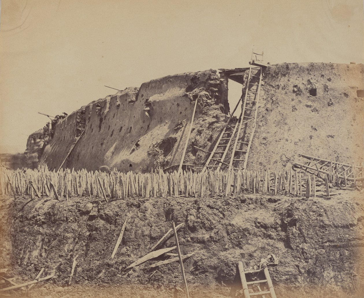Úhel severní pevnosti Taku, do které Francouzi vstoupili, 21. srpna 1860, 1860. od Felice Beato