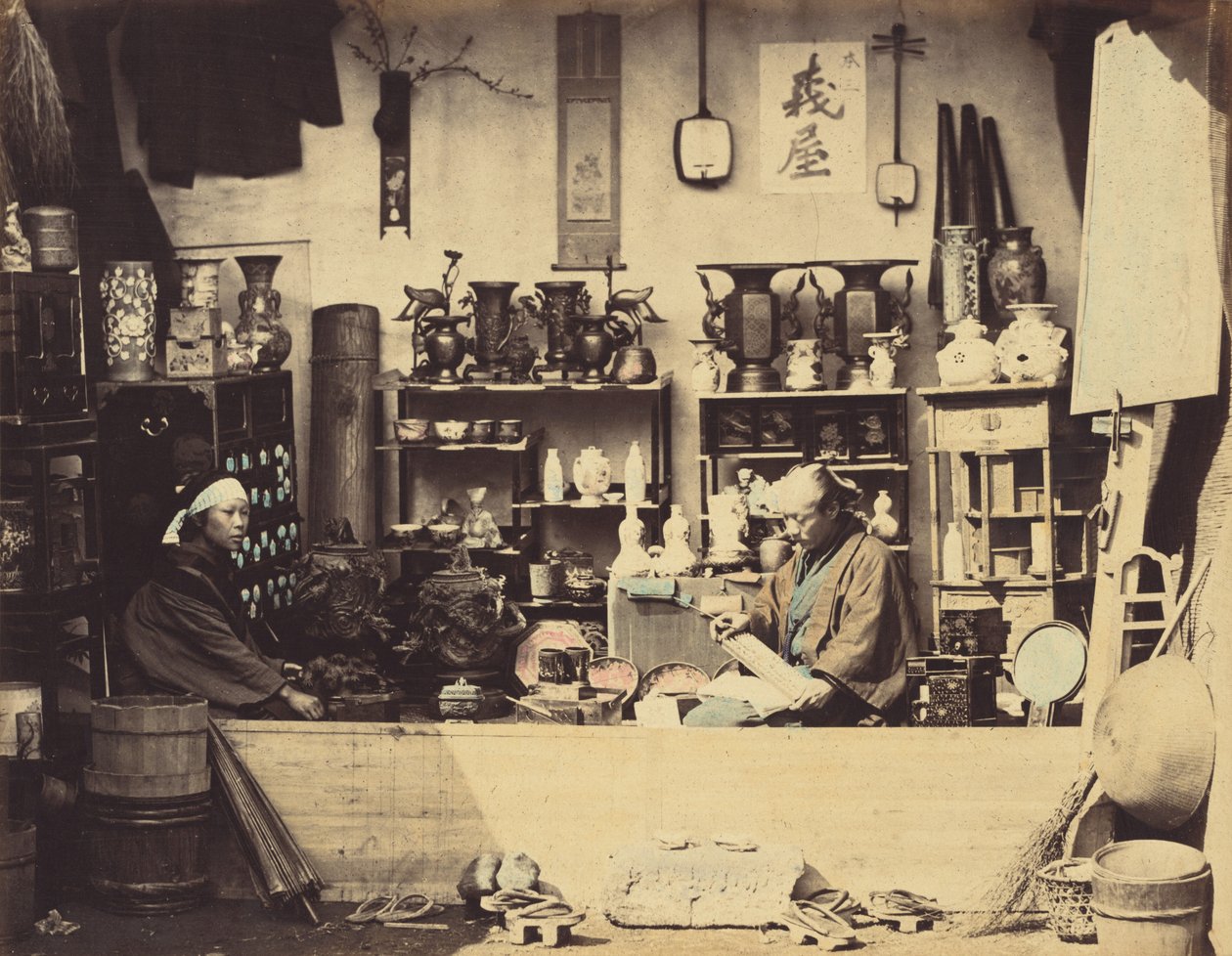 Curio Shop, c. 1865. od Felice Beato