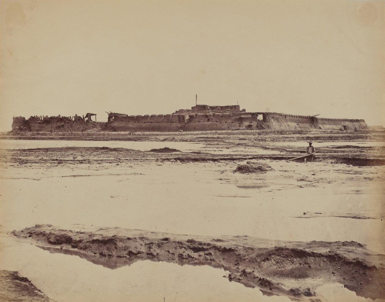 Exteriér pevnosti North Taku na řece Peiho, ukazující anglický a francouzský vchod, 21. srpna 1860 od Felice Beato