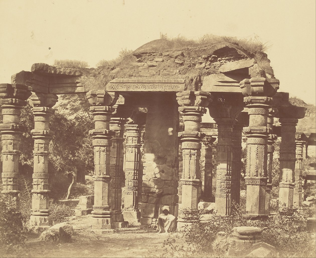 Exteriér hinduistického chrámu v Kootubu od Felice Beato
