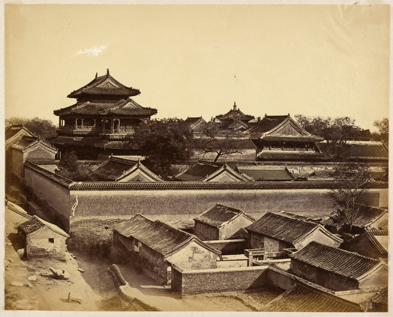 [První pohled na Peking od brány Anting] od Felice Beato