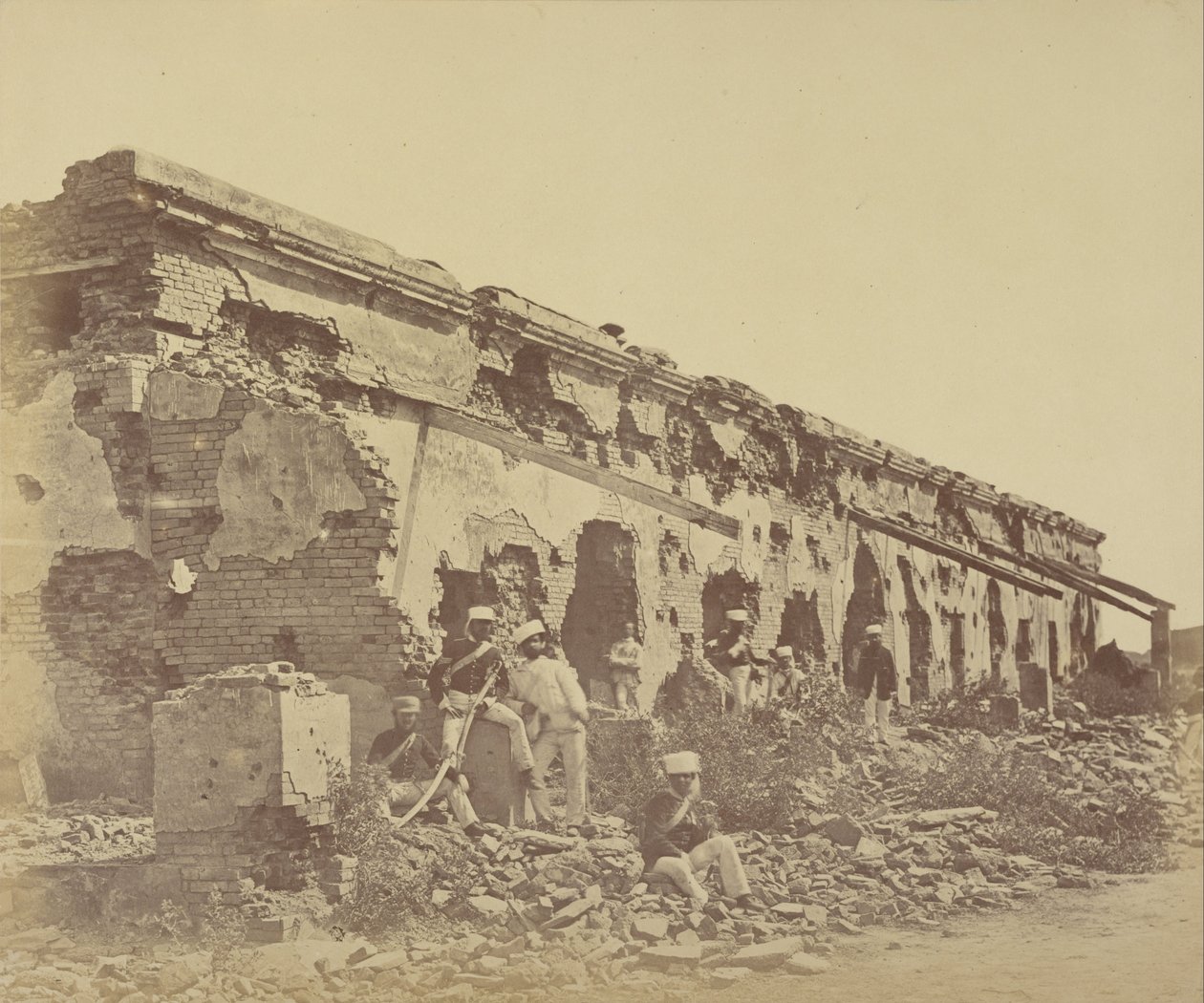 Generálmajor Sir Hugh Massy Wheelerovo zakotvení v Cawnpore od Felice Beato