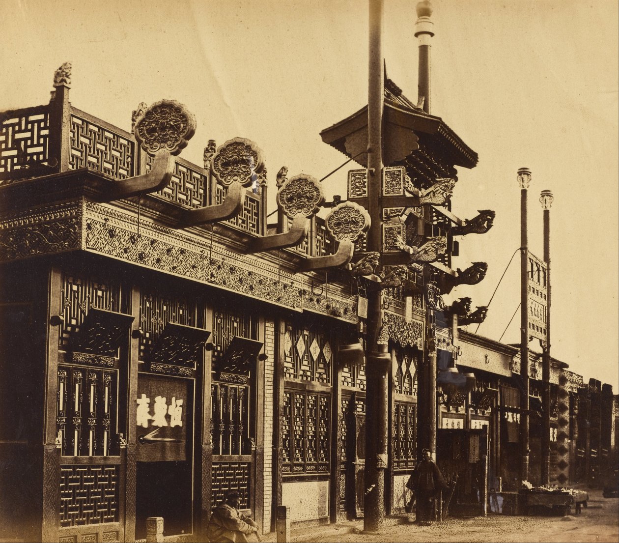 Obchody a ulice, čínské město Pekin, říjen 1860 od Felice Beato
