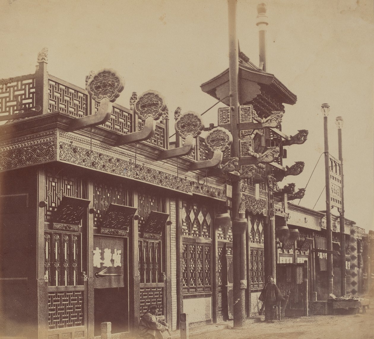Obchody a ulice, čínské město Pekin, říjen 1860, 1860. od Felice Beato