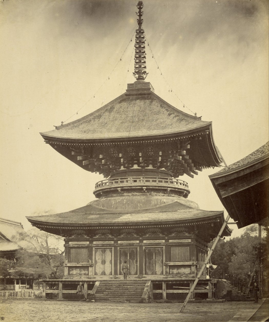 Jednopatrová pagoda, svatyně Hachiman, Kamakura od Felice Beato