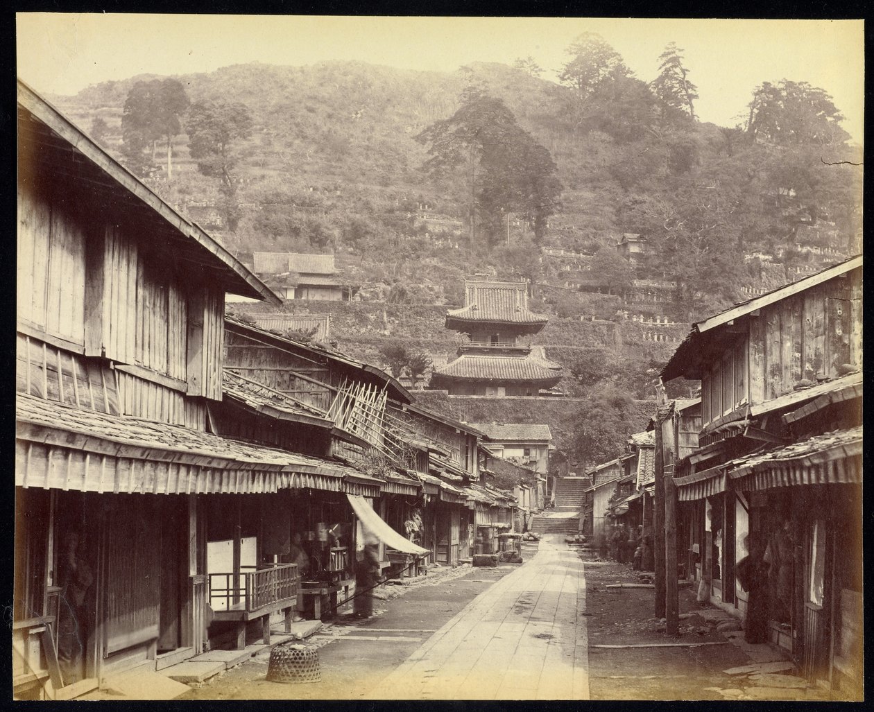 Temple Street, čtvrť Native Town, Nagasaki od Felice Beato