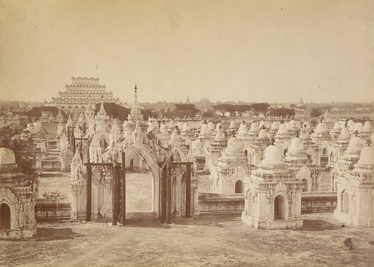 Pagoda 450 z centrální pagody - Mandalay od Felice Beato