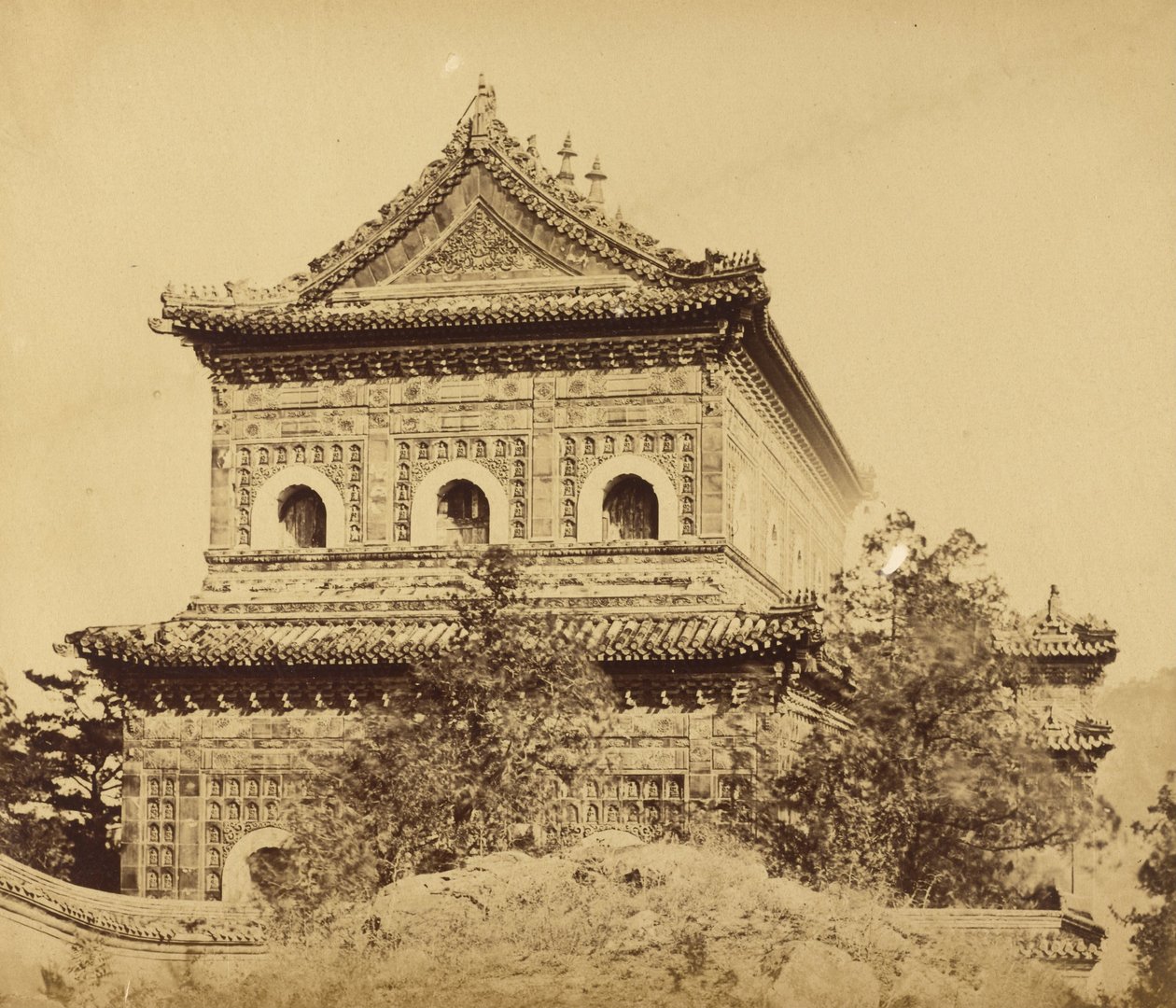 Velký císařský porcelánový palác (Yuan Ming Yuan), Peking, říjen 1860 od Felice Beato