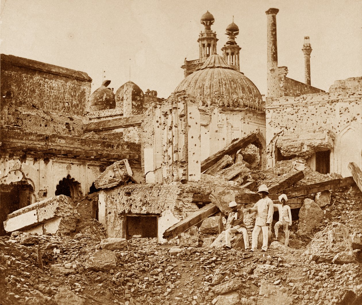 Mina v žlabu Munzil odpálená nepřítelem při prvním útoku generála Havelocka, Lucknow od Felice Beato