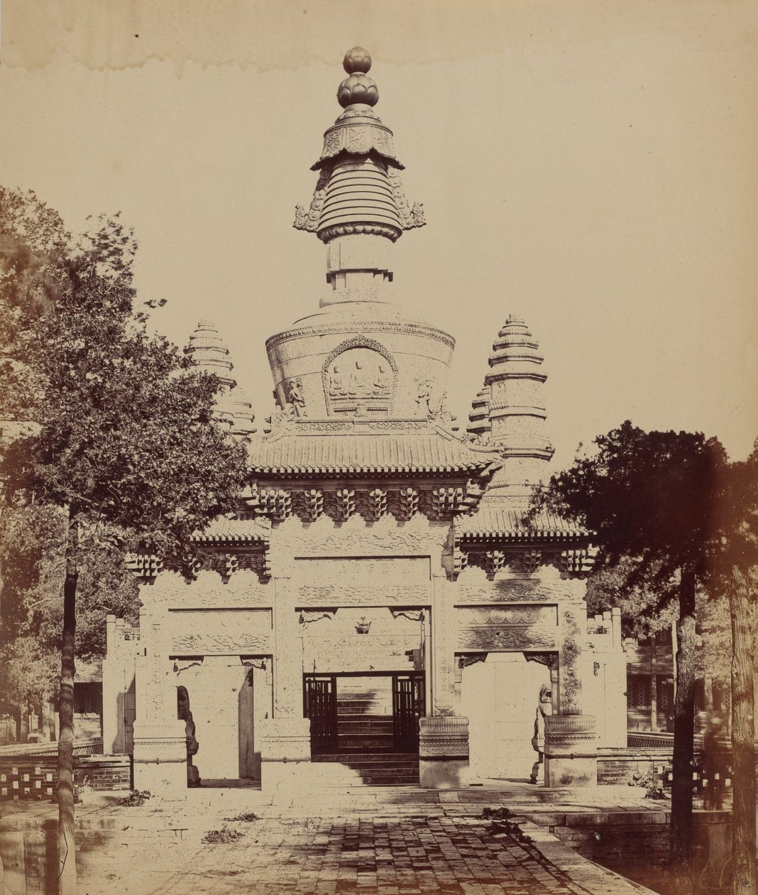 Tibetský památník v Lama Temple, Pekin, říjen od Felice Beato
