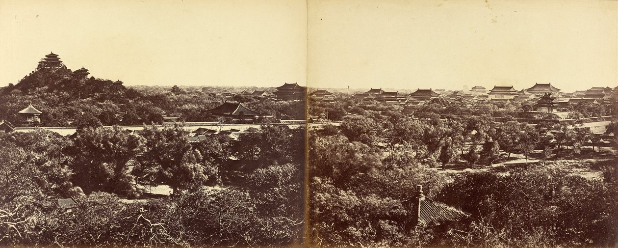 Pohled na císařský zimní palác, Peking, ukazující umělý kopec, 29. října 1860 od Felice Beato