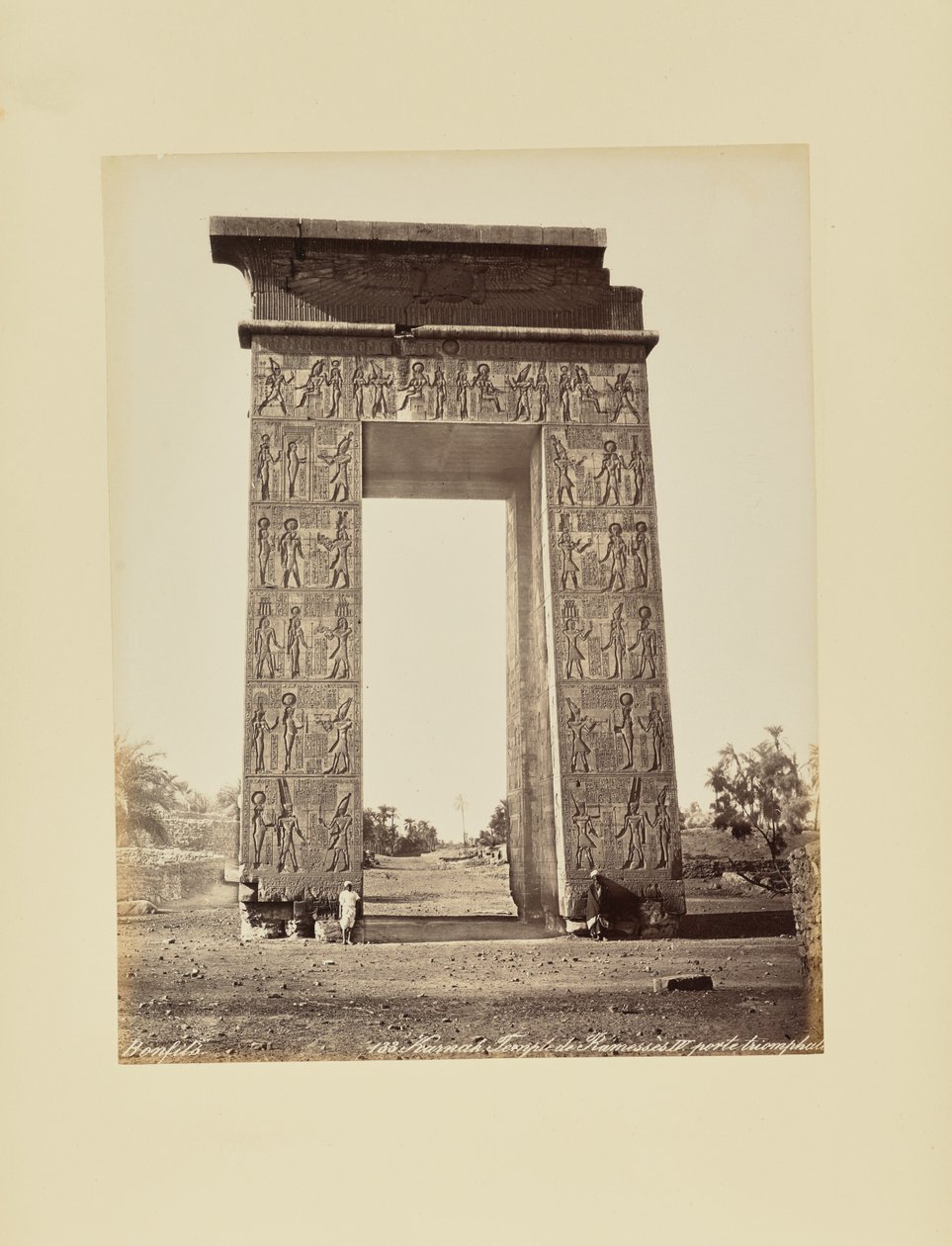 Karnak. Chrám Ramesse IV. Vítězná brána od Félix Bonfils