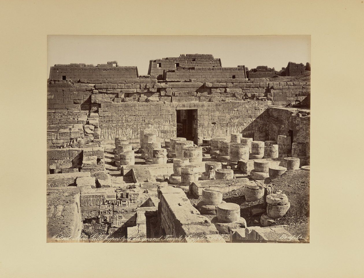 Medinet-Abú. Hypostylová síň Velkého chrámu (Egypt) od Félix Bonfils