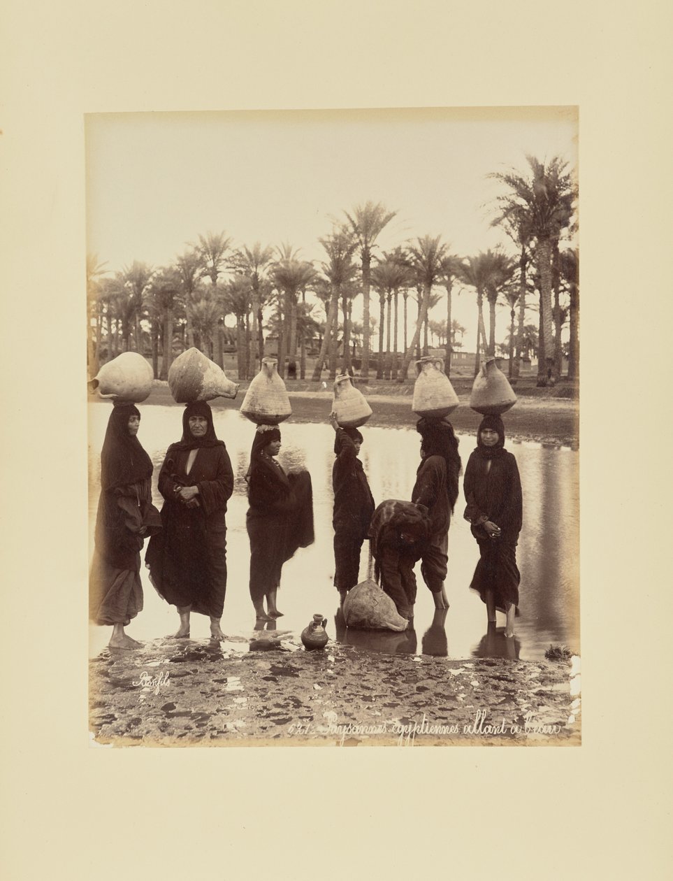 Egyptské rolnice [sic] jdoucí pro vodu od Félix Bonfils