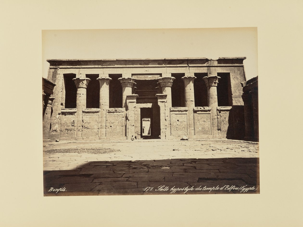 Hypostylový sál chrámu v Edfú (Egypt) od Félix Bonfils