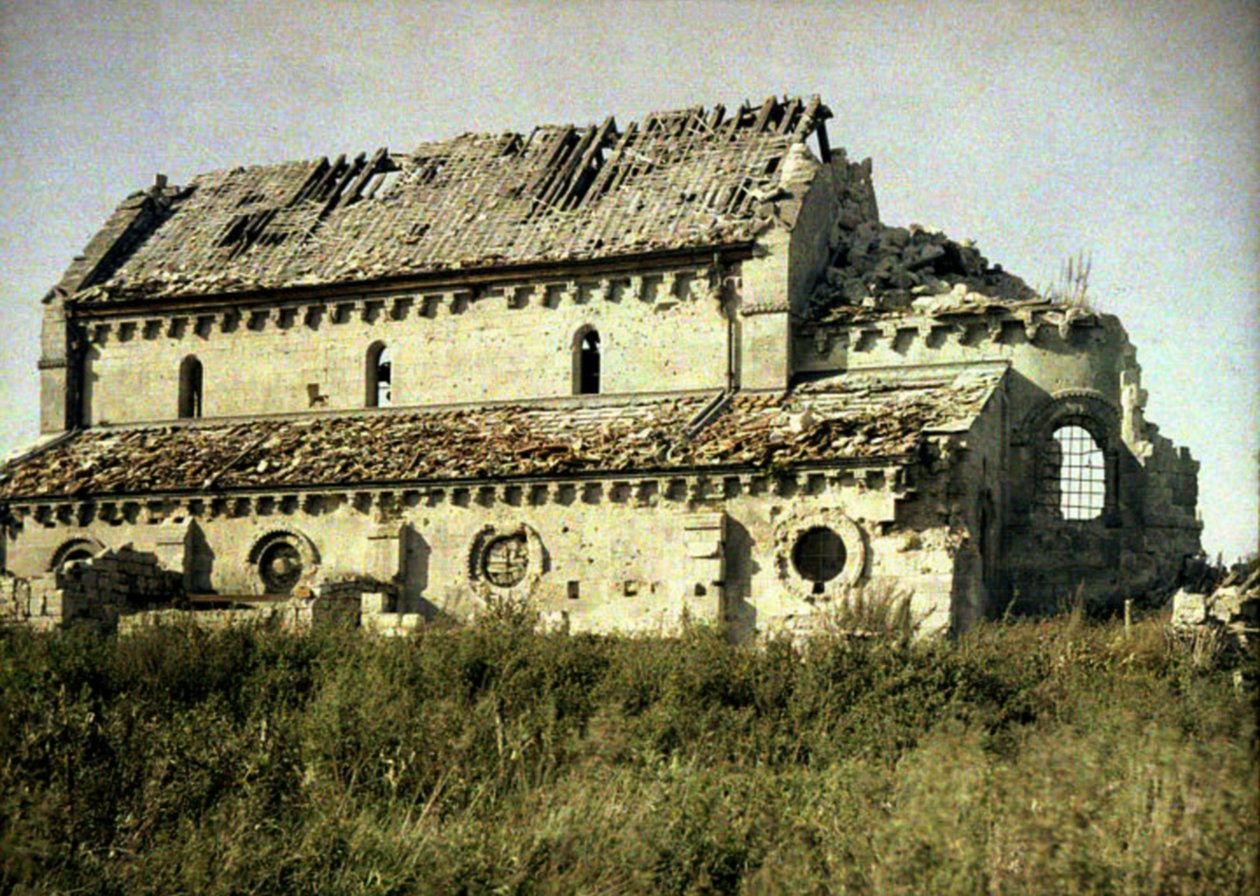 Kostel poškozený dělostřeleckou palbou, Tracy-le-Val, D