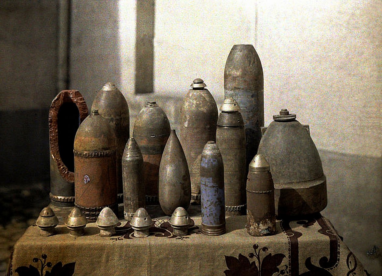 Sbírka nevybuchlých německých granátů, Reims, Marne, Francie, 1917 (autochrom) od Fernand Cuville