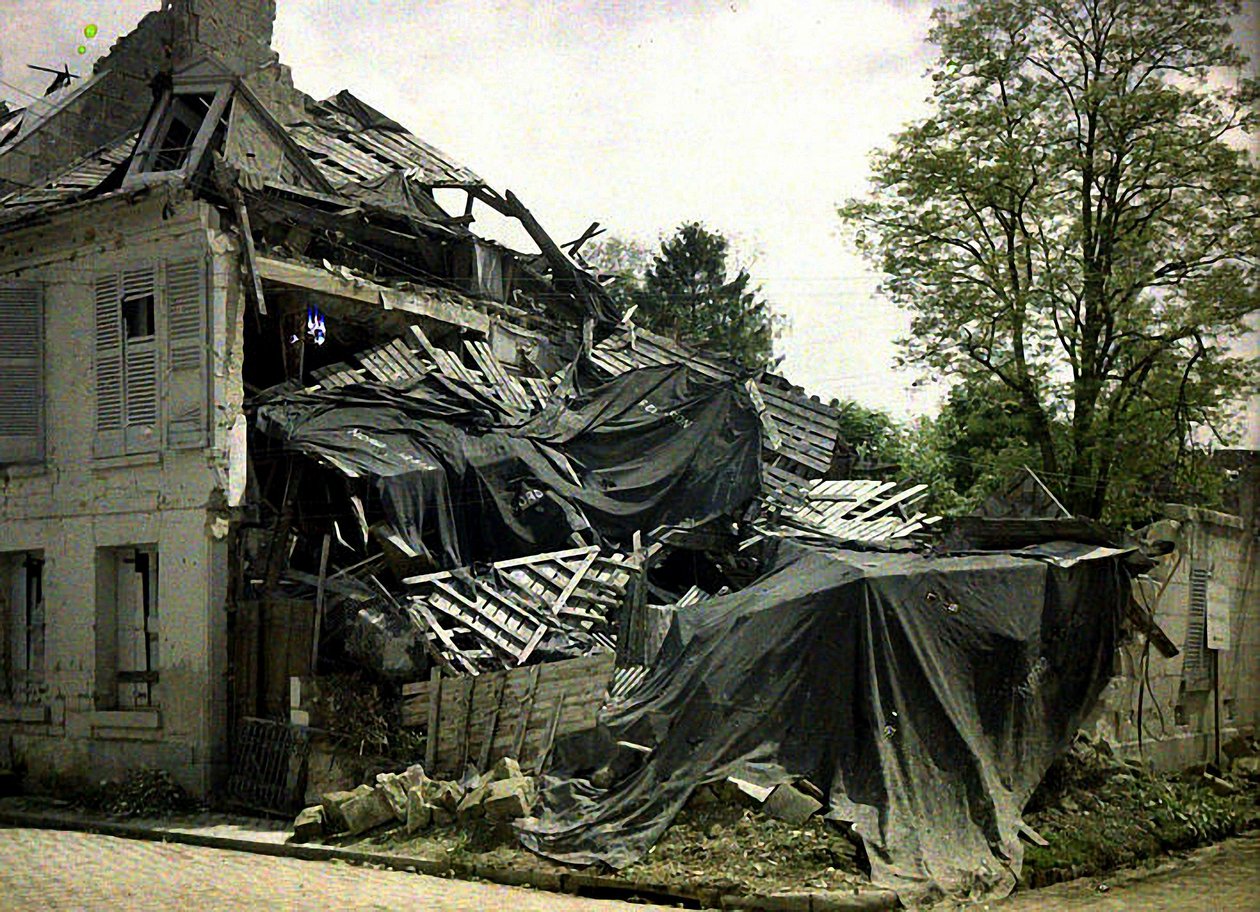 Roh ulice des Minimes, Soissons, Aisne, Francie, 1917 (autochrom) od Fernand Cuville