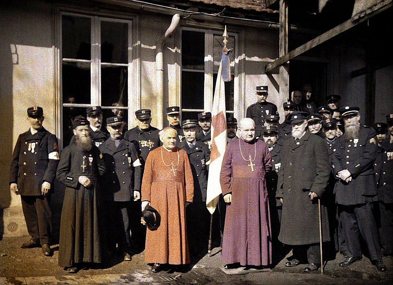 Skupinový portrét členů Červeného kříže, Reims, Marne, Francie, 1917 (autochrom) od Fernand Cuville