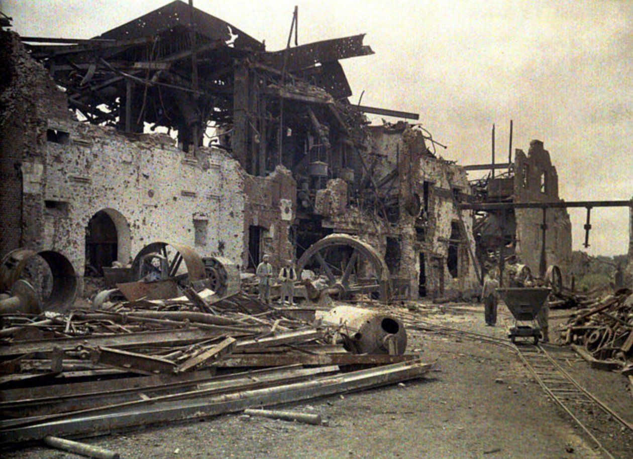 Ruiny těžce poškozené palírny Vauxrot, Cuffies, Aisne, Francie, 1917 (autochrom) od Fernand Cuville