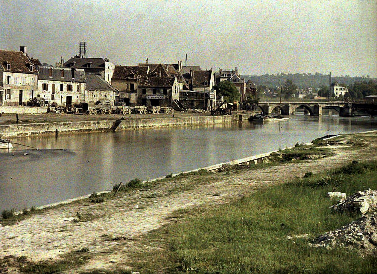 Řeka Aisne a Pont des Anglais, Soissons, Francie, 1917 (autochrom) od Fernand Cuville