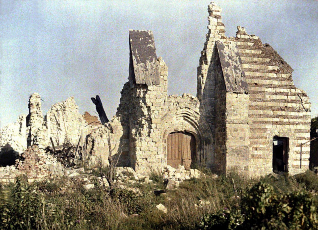Pozůstatky poškozeného kostela, Marchelepot, Somme, Francie, 1917 (autochrom) od Fernand Cuville