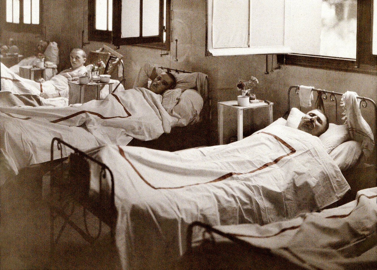 Zranění vojáci z bojiště poblíž Laffaux v nemocnici Saint-Paul během první světové války, Soissons, Aisne, Francie, 1917 od Fernand Cuville