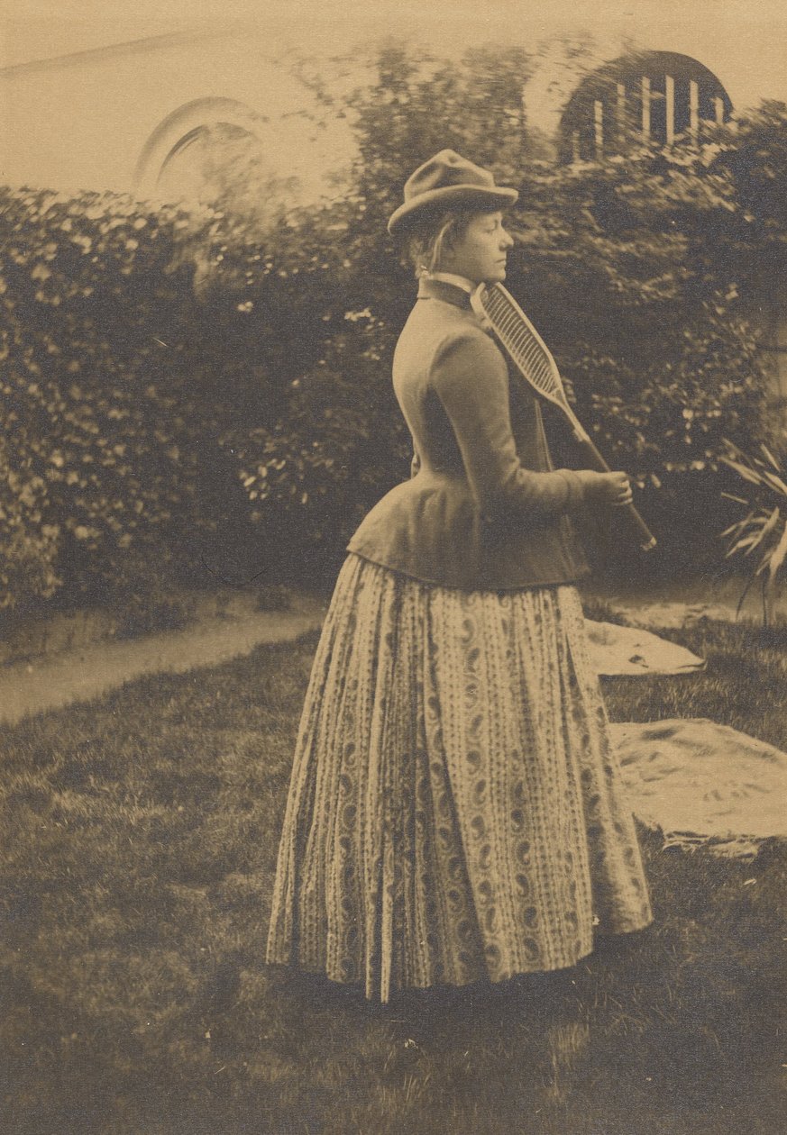 (Žena se sněžnicí, v zahradě) od Fernand Khnopff