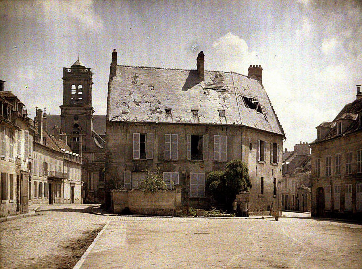 Dům s poškozenou střechou, Soissons, Aisne, 1917 (autochrom) od Fernand Cuville