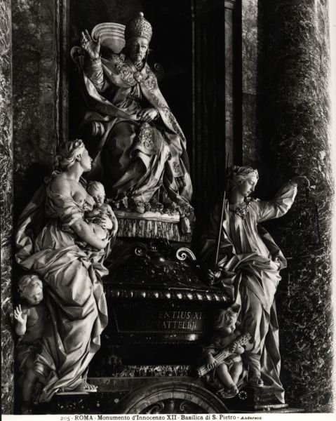 Památník papeže Inocence XII. (1615-1700) (mramor) (černobílá fotografie) od Filippo Della Valle