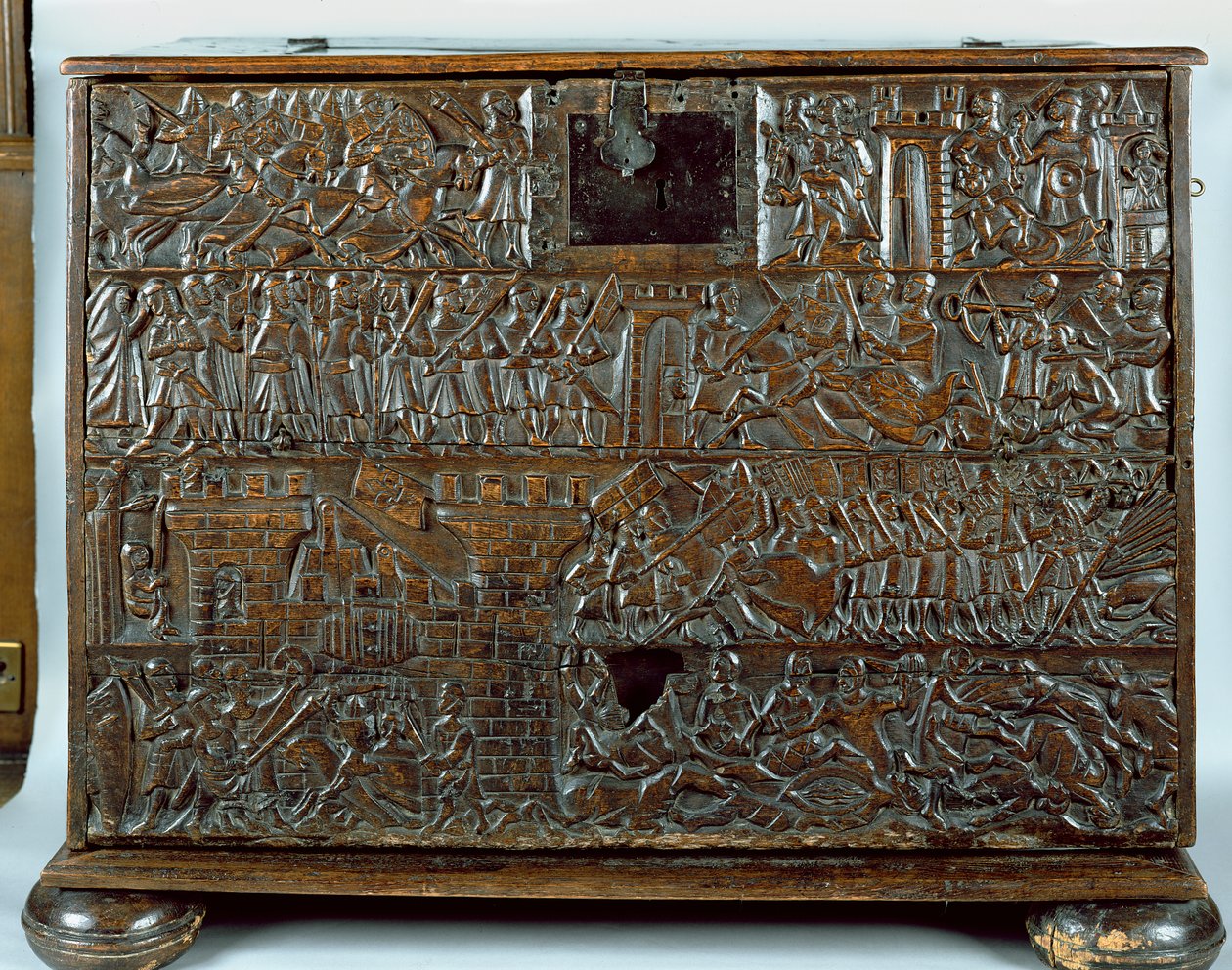 Truhla Courtrai zobrazující scény z bitvy o Zlaté ostruhy bojované v Courtrai v roce 1302 (dřevo) od Flemish School