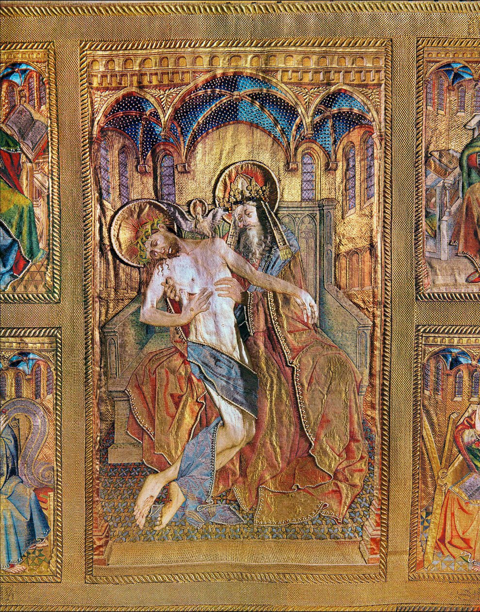 Trůn milosrdenství, kmotr drží syna na kolenouAltar antependium z burgundského mešního roucha... (výšivka na plátně, zlatá a stříbrná nit, hedvábí, samet, perly, sklo) od Flemish School