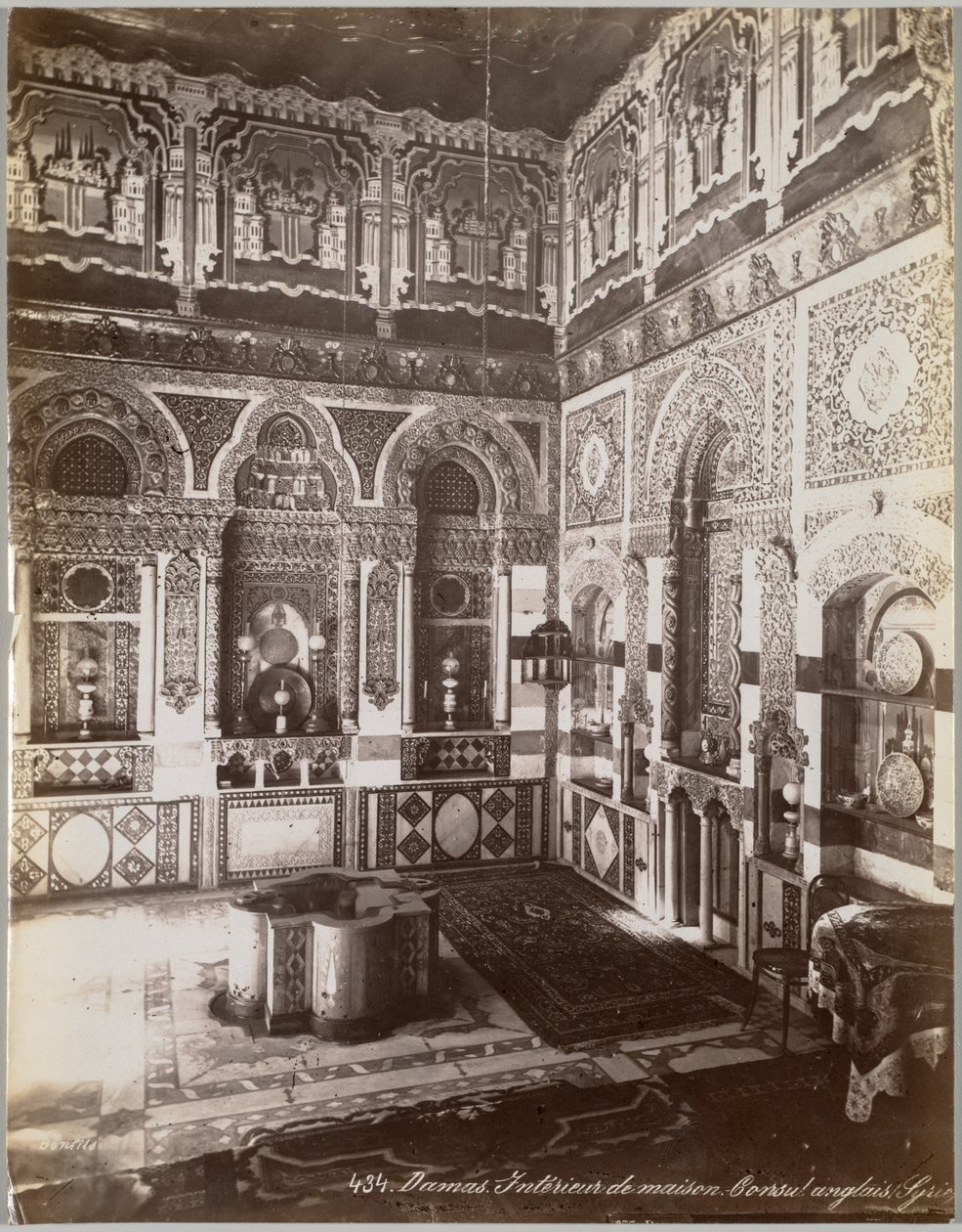Damašek. Interiér domu. Anglický konzul Sýrie, mezi 1867 a 1899. od Félix Bonfils