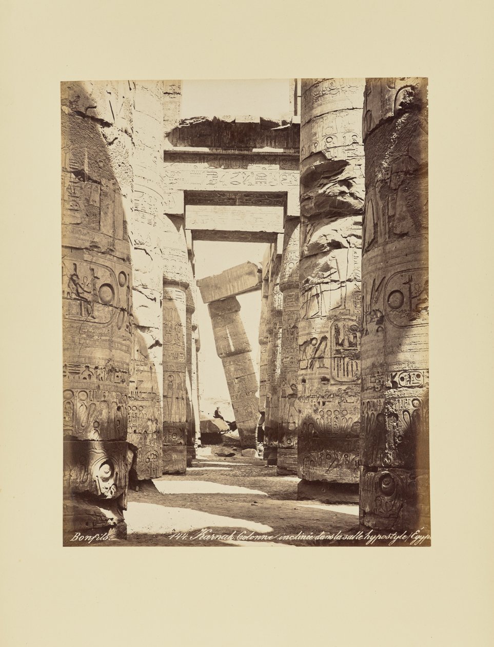 Karnak. Šikmý sloup v hypostylové hale, Egypt od Félix Bonfils