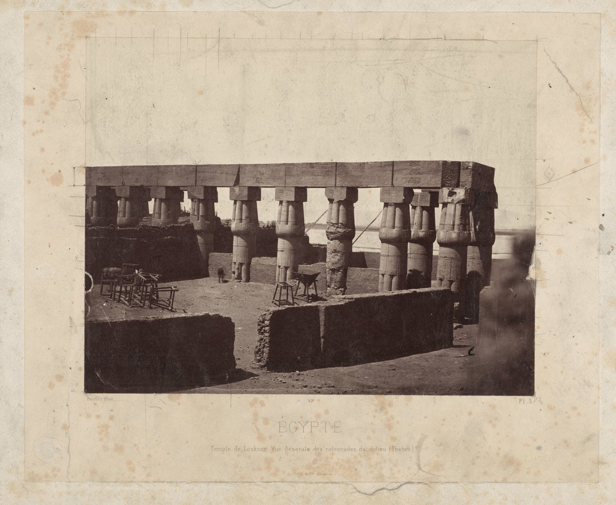 Restanten van de Luxortempel Chrám v Luxoru, celkový pohled na střední kolonády (Théby) (název na objektu) Egypt (název série na objektu) od Félix Bonfils